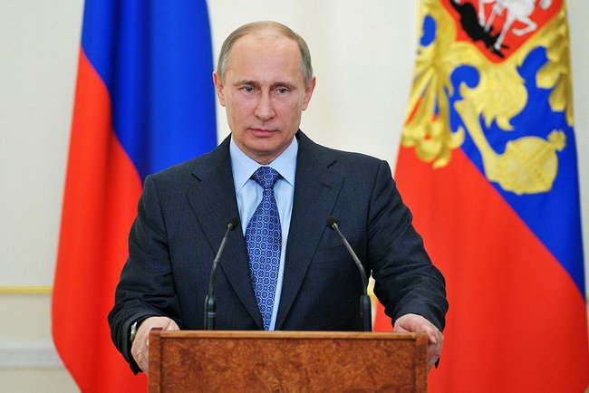 Владимир Путин: Надо всеми доступными методами поддерживать российские зарубежные СМИ