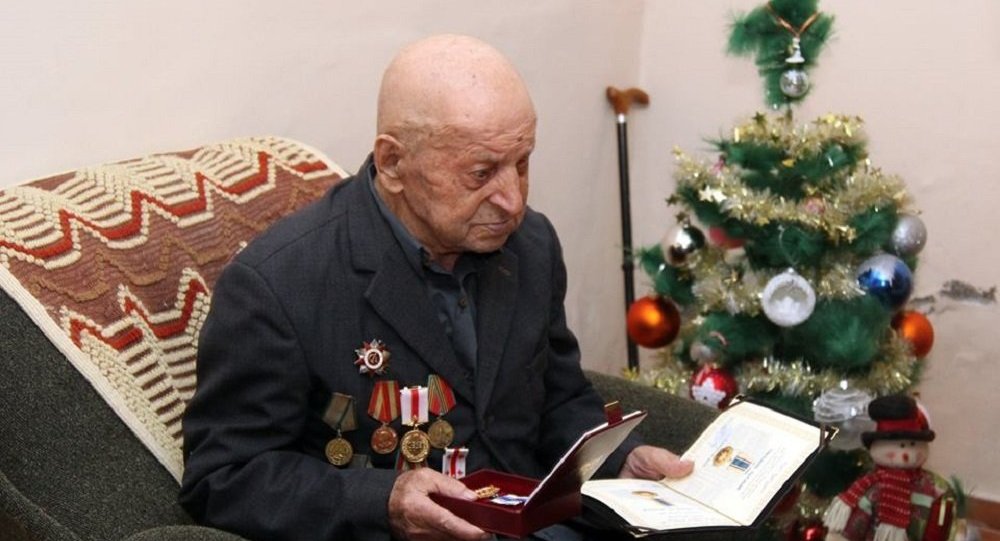 Ветеран ВОВ в Грузии получил на Рождество Орден чести