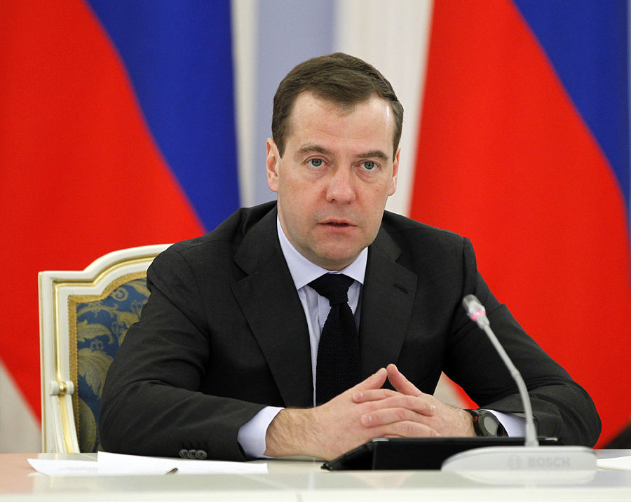 Медведев: «Единая Россия» должна помогать соотечественникам за рубежом
