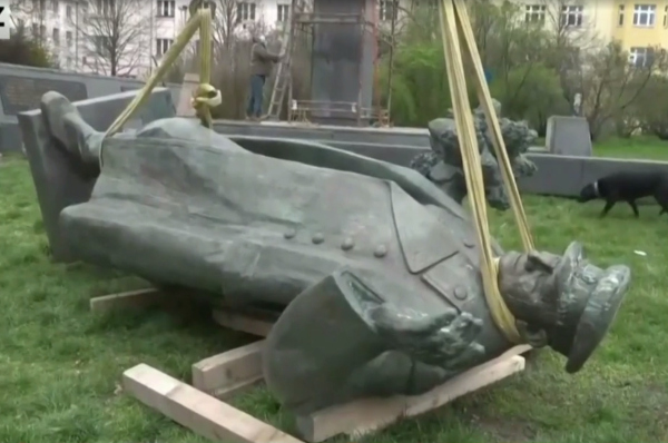 Обыкновенная подлость: в Праге демонтировали памятник своему освободителю