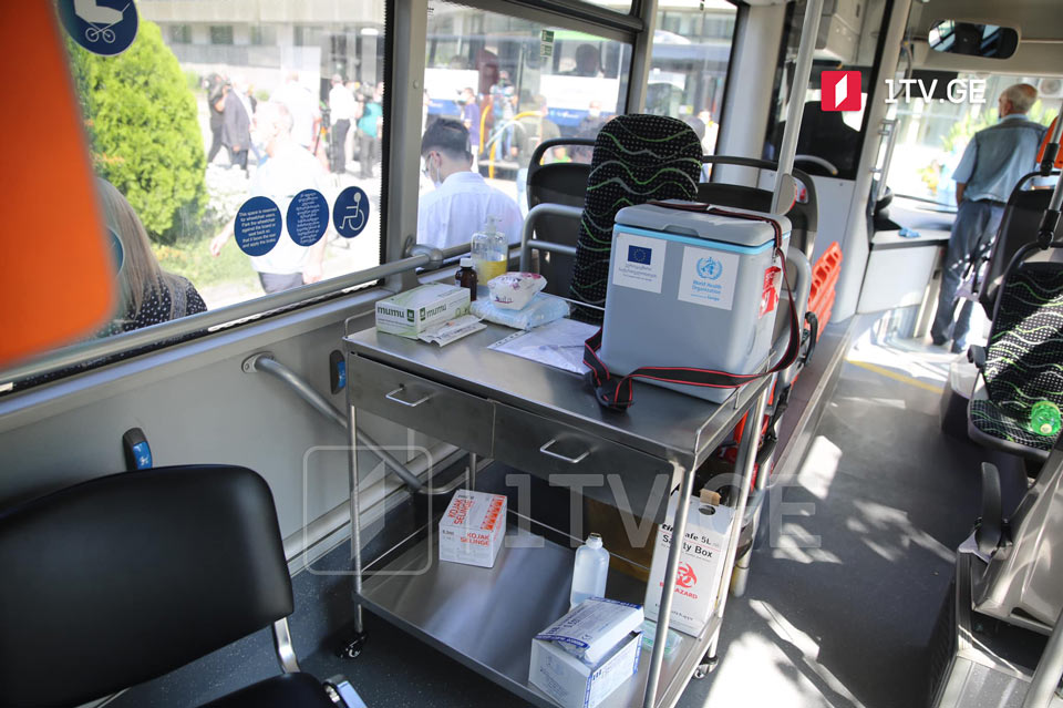 В пассажирских автобусах Тбилиси организовали вакцинацию