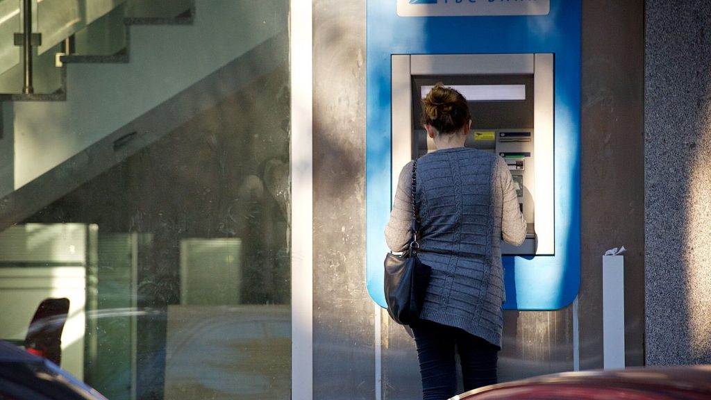 Более 100 тысяч граждан России открыли счета в грузинских банках в 2022 году